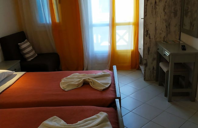 Renia Studios Standard Studio Overlooking the Swimming Pool - Foto 5