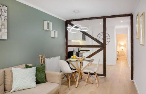 Alfama with Private Patio & Barbecue - Photo 23