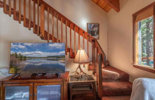 3BR Tahoe Donner Cabin with HOA Perks like Pools Hot-Tub Minutes to Trails Lake Golf - Foto 21