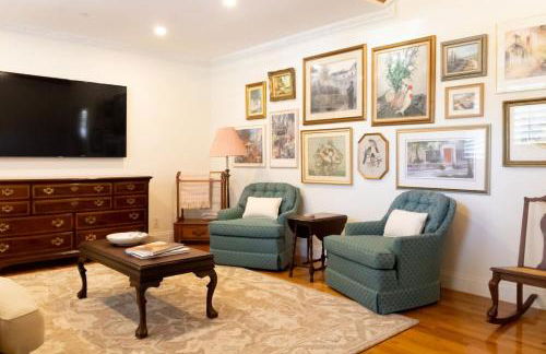 NEW Hugh St Hideaway with Pool - Photo 3