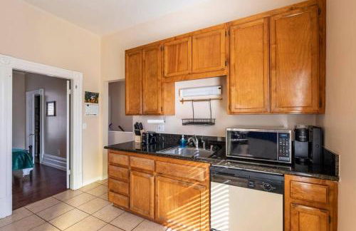 A+ 2 BR Victorian Home away from Home - Foto 7