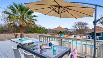 Scenic 5-Acre Retreat with Hot Tub Pool & Game Room - Foto 4