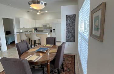 Gorgeous condo with pool view in walking distance to Siesta Key Beaches - Foto 3