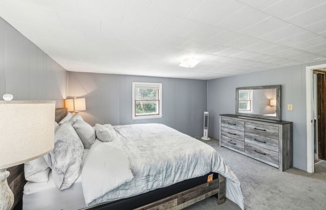 Stowe Retreat Mountain Views & Fenced Backyard by RedAwning - Foto 2