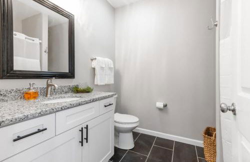 Explore Historic DT In This Cozy Open Air 5BR Stay - Foto 30