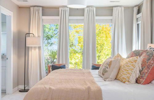 Stunning 5BR Villa Large Hot Tub & Scenic Yard - Foto 30