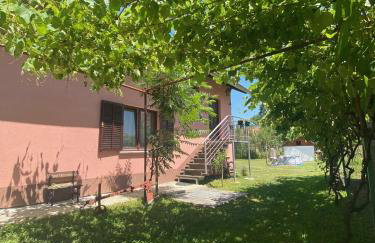 Family-friendly apartments with swimming pool Plaski, Velebit - 20466 - Foto 2