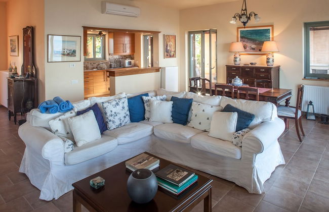 Absolute Villa by Stylish Stays - Photo 29