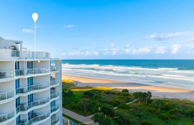Premium Top Floor Oceanfront Unit In Regency on the Beach 705 - Foto 1
