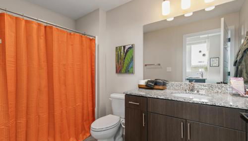 Welcome to Dog Moines-Downtown DSM Studio with Skywalk Access No Pet Fees - Photo 4, Shower