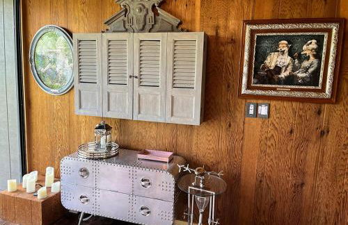 Swanky Mid-Modern Century-5 Decks-90 inch 4K Screen - Foto 44