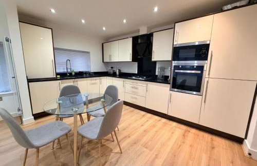 Sleek Modern 2BDR Flat in Charming Pinner - Foto 2