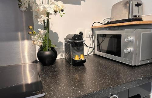 AJ - Stylish Pied-à-Terre à La Joliette - Parking - Foto 30