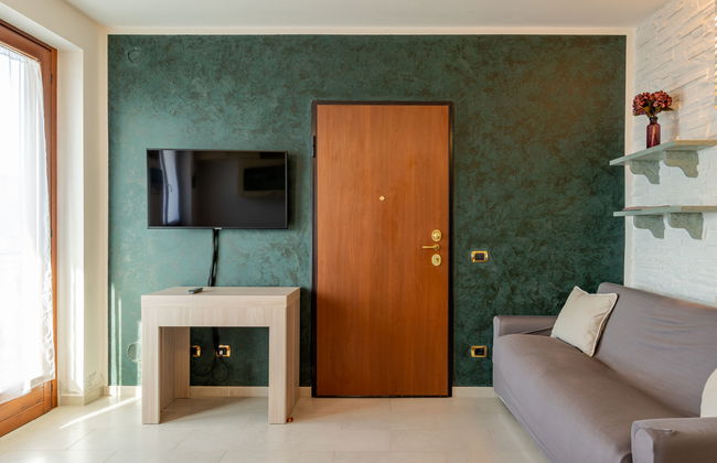 2 bedroom Apartment in Bellano with garden - Photo 4