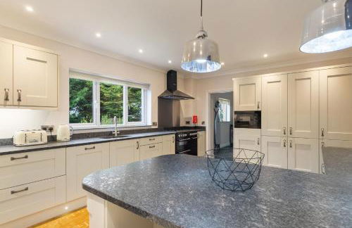 Maynor - Large Luxury House, Log Burner, Central Location - Photo 21