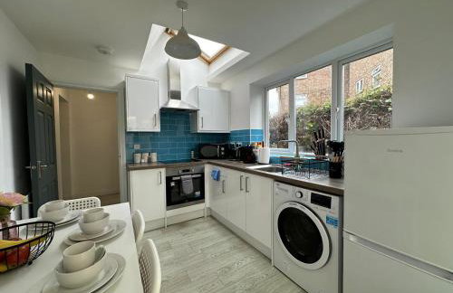 Central Bedford FREE Parking & Private Garden& Conservatory Perfect for large group of people - Foto 20