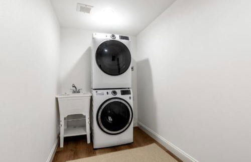 Modern Mountain View Getaway w Huge Outdoor Space - Foto 47