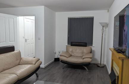 CLARITURF - 4 Bedroom Semi - Private Parking near Turf Moor, Town Centre, Transport and Motorway Links next to Canal, 3 Parks and Lake - Sky and Netflix - Foto 19
