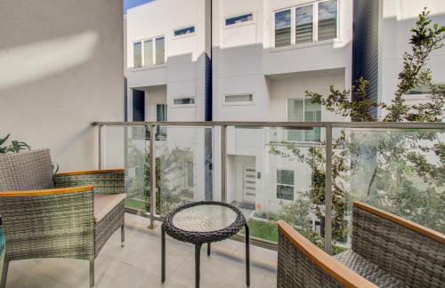 Luxurious Med Cntr/NRG Townhome - Photo 2