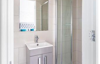 Luxury House 4 ensuite bedrooms, free parking ,wifi - Foto 20