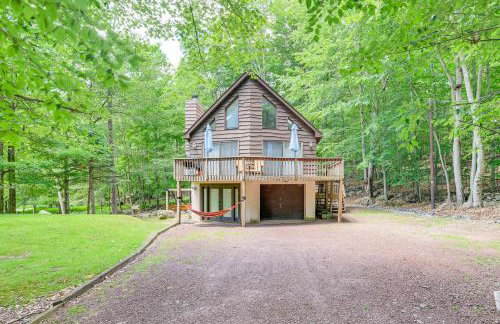 Fire Pit and Games! Secluded Chalet 30 Mi to Montage - Foto 35