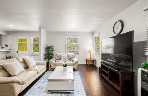 Spacious Retreat w Large Kitchen & Outdoor Patio - Photo 4