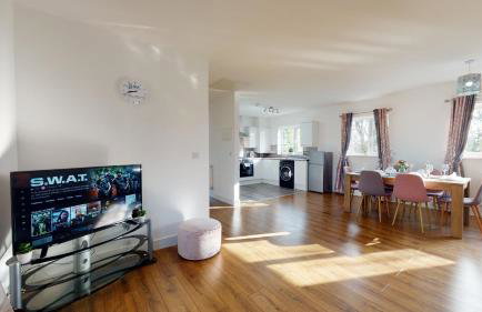 Beautiful & Spacious with 2 Free Parking Spaces - SRK Accommodation - Photo 22