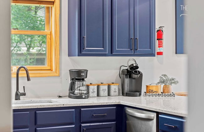 Bluejay Getaway by Avantstay Walk to Lake 7bdr, Hot Tub, Pool Table - Foto 17