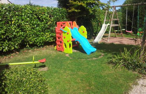 Le So Sweet, maison avec jardin clos, terrasse aménagé, jeux et jouets, baby foot, flipper, table de ping pong, à 1km de la plage d' Omaha beach et près Port en Bessin - Foto 25