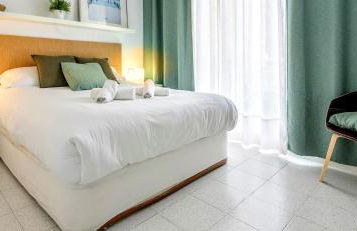 Seafront House,Sea Views,Pool and BBQ, Airport 10 mns - Photo 2