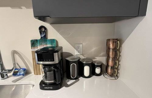 Stylish South Hill Retreat Queen Bed and Sofa Sleeper Full Kitchen Free Parking - Foto 19