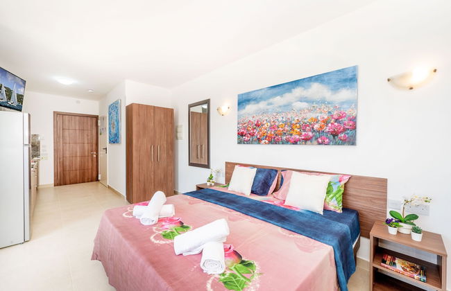 Islet Promenade Studio with Hot Tub and Panoramic Sea Views by GetawaysMalta - Foto 7