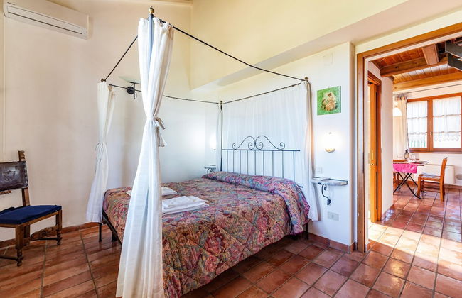 Laurel apt With Shared Pool - Photo 21