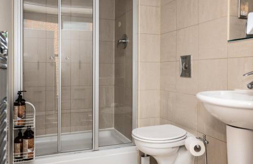 Deluxe City Centre Studio Apartment with Balcony & City Views - FREE WIFI NETFLIX, GYM ACCESS - WESTONE - Photo 28