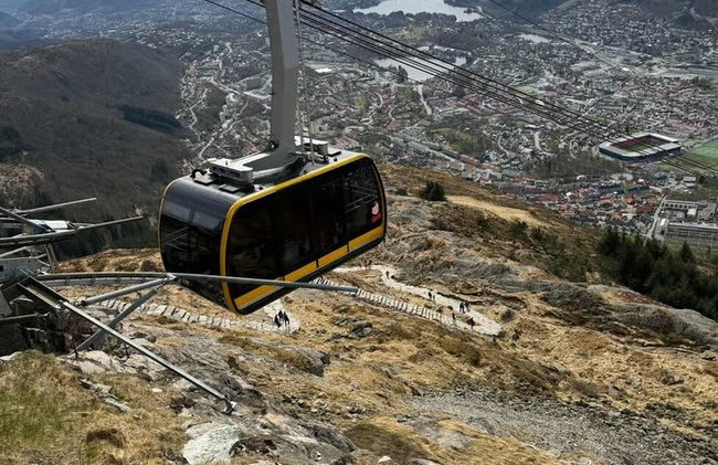 Bergen bei Nacht: Gipfeltour zu Ulriken & Fløyen mit Seilbahn - Foto 21