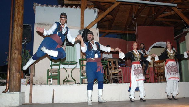Noite Cretense Karouzanos - Música ao Vivo & Dança - Foto 5