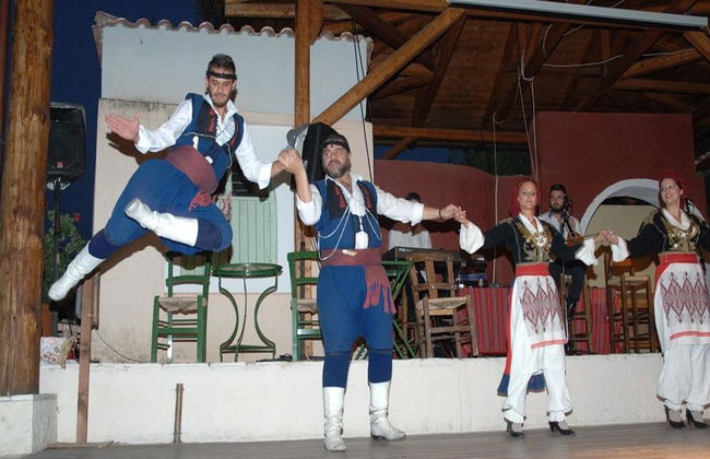 Noite Cretense Karouzanos - Música ao Vivo & Dança - Foto 5