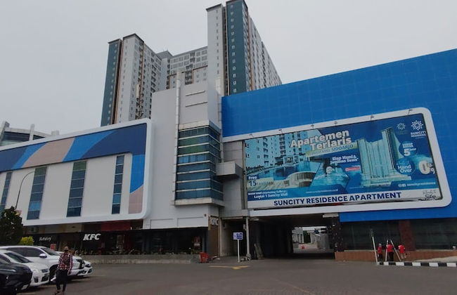 New Studio Apartment With Strategic Location At Suncity Residence - Foto 24