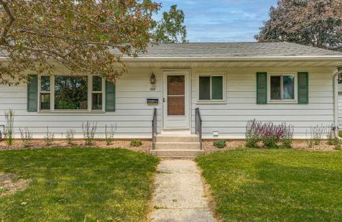 Beautiful 3BR Home Near Lake MI - Photo 40