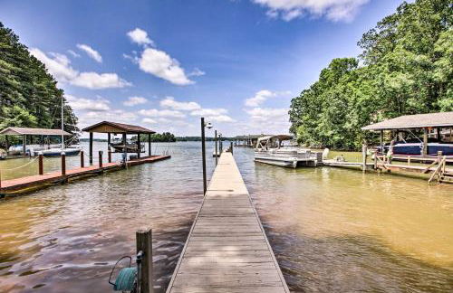 Scenic Smith Mountain Lake Getaway with Deck and Dock! - Foto 38