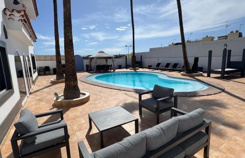 Large Villa in Maspalomas with Huge Private Pool, Jacuzzi & Gym - Foto 12
