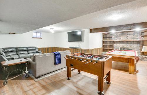 3,000-Sq-Ft Group Getaway with Pool Near Kansas City - Foto 24