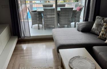 Modern apartment with a big pool and free parking - Photo 16
