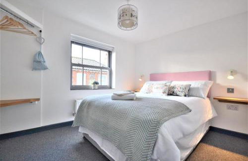 New street Luxury town house in the centre of Holt with free PARKING for one car - Foto 18