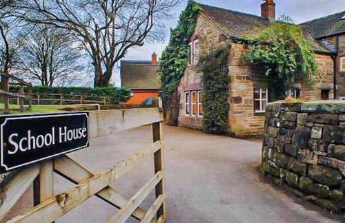 School House, cosy cottage for 12 with hot tub in the Peak District - Photo 8