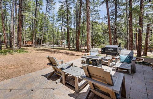 Forest Views and Fire Pit Cozy Pine Cabin - Foto 23