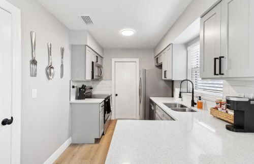 Luxury getaway, relax, and recharge! Tropical Florida Getaway Heated Pool Extra Fee - Foto 10