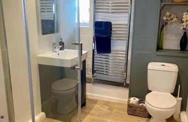 Stunning house, fenced garden, and outdoor dining! - Foto 21