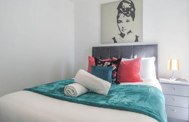 Tudors eSuites Birmingham House with Private Garden Free Parking - Foto 4