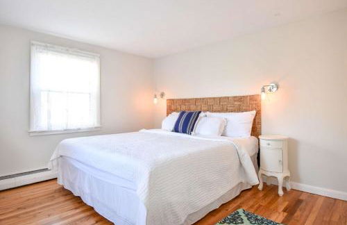 Huge Deck Outdoor Shower Dog Friendly - Photo 11